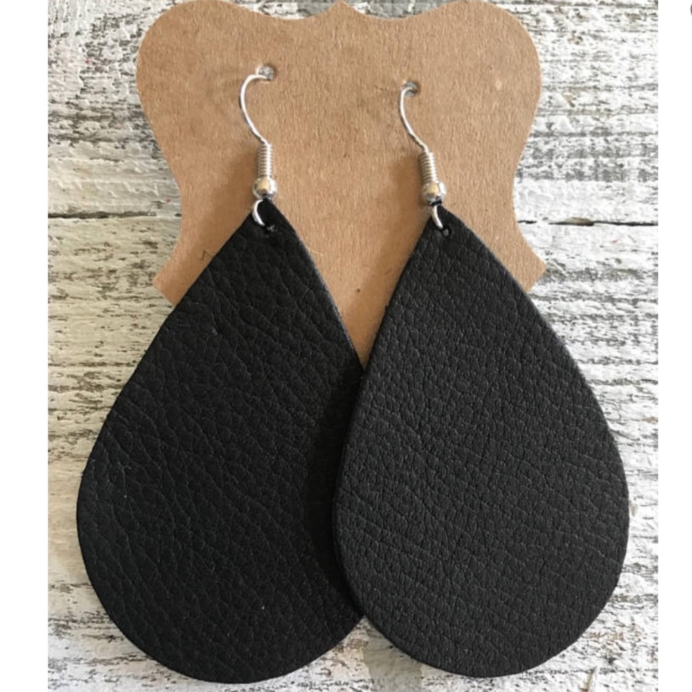 Teardrop leather earrings
